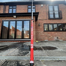 Professional-4-weekly-Window-Cleaning-for-a-semi-detached-house-on-Wellfields-Loughton 0